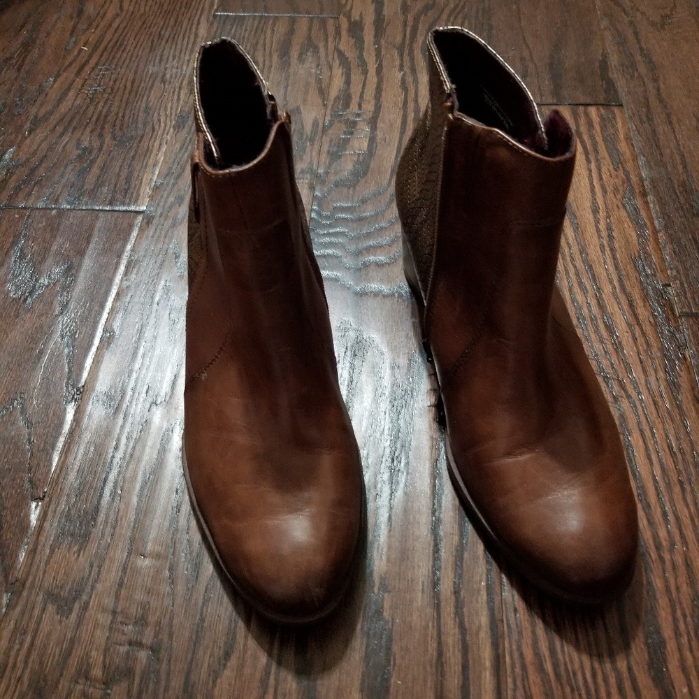 Tamaris short boots size 11